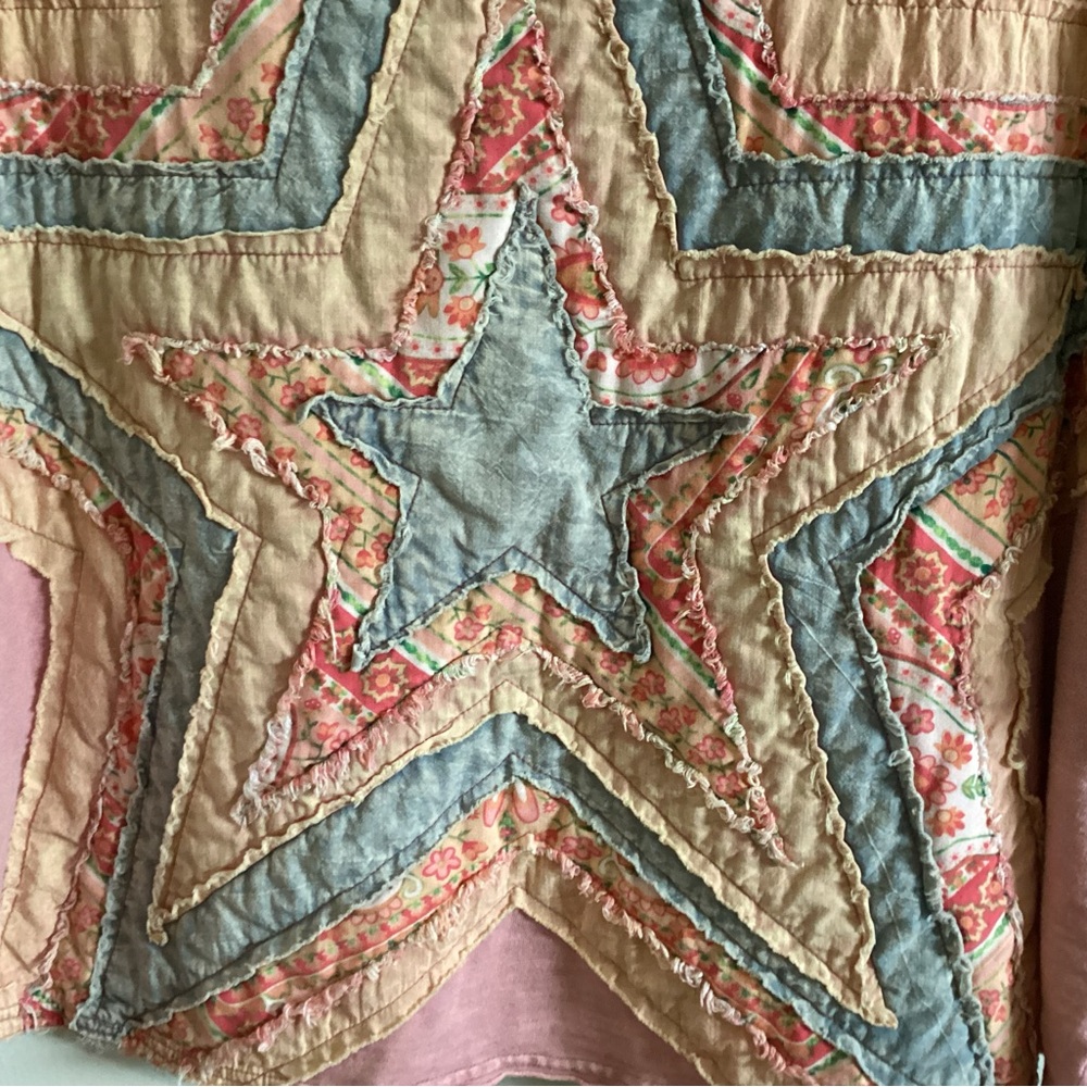 Oli & Hali Oversized Star Top - Picture 3 of 3